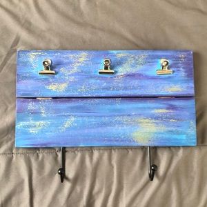 Storage hangers and clips for pictures or notes